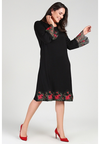 Büyük Beden Siyah Eteği Kolu Çiçek Desenli Güpür Elbise