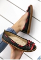 Palimia Siyah Cilt Kırmızı Detaylı Babet Ayakkabı